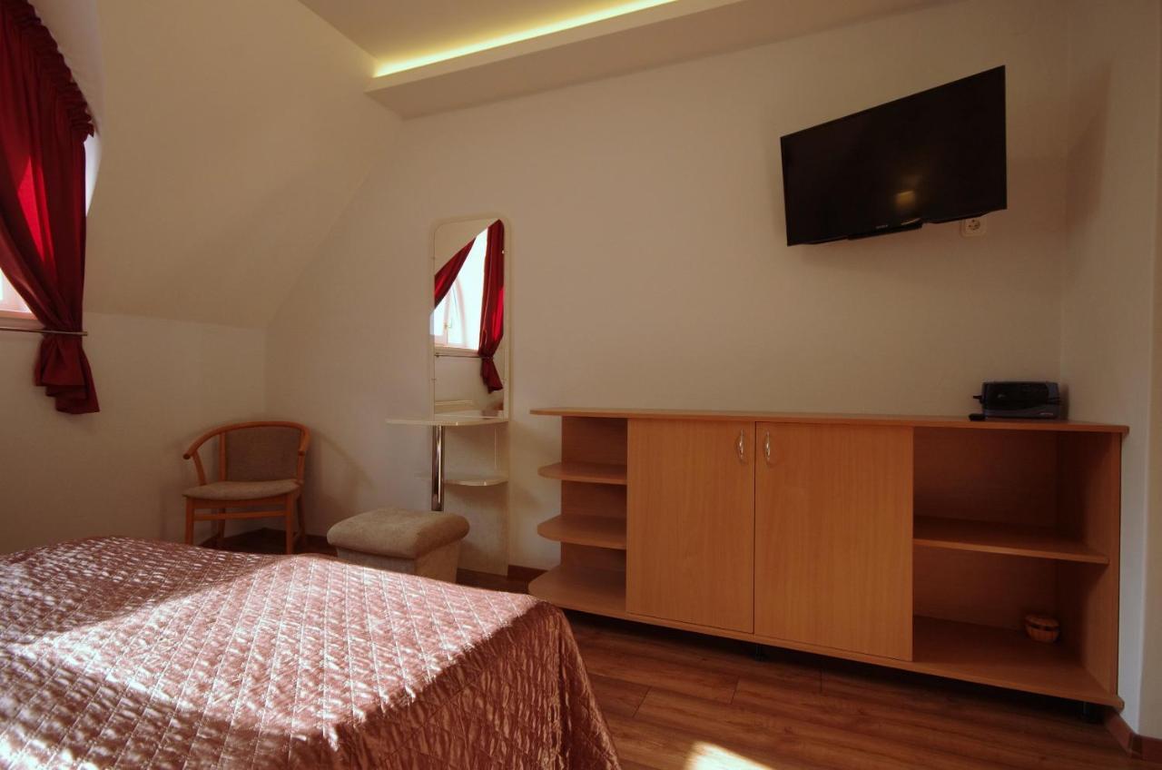 Csigahaz Panzio Hotel ยูลา ภายนอก รูปภาพ